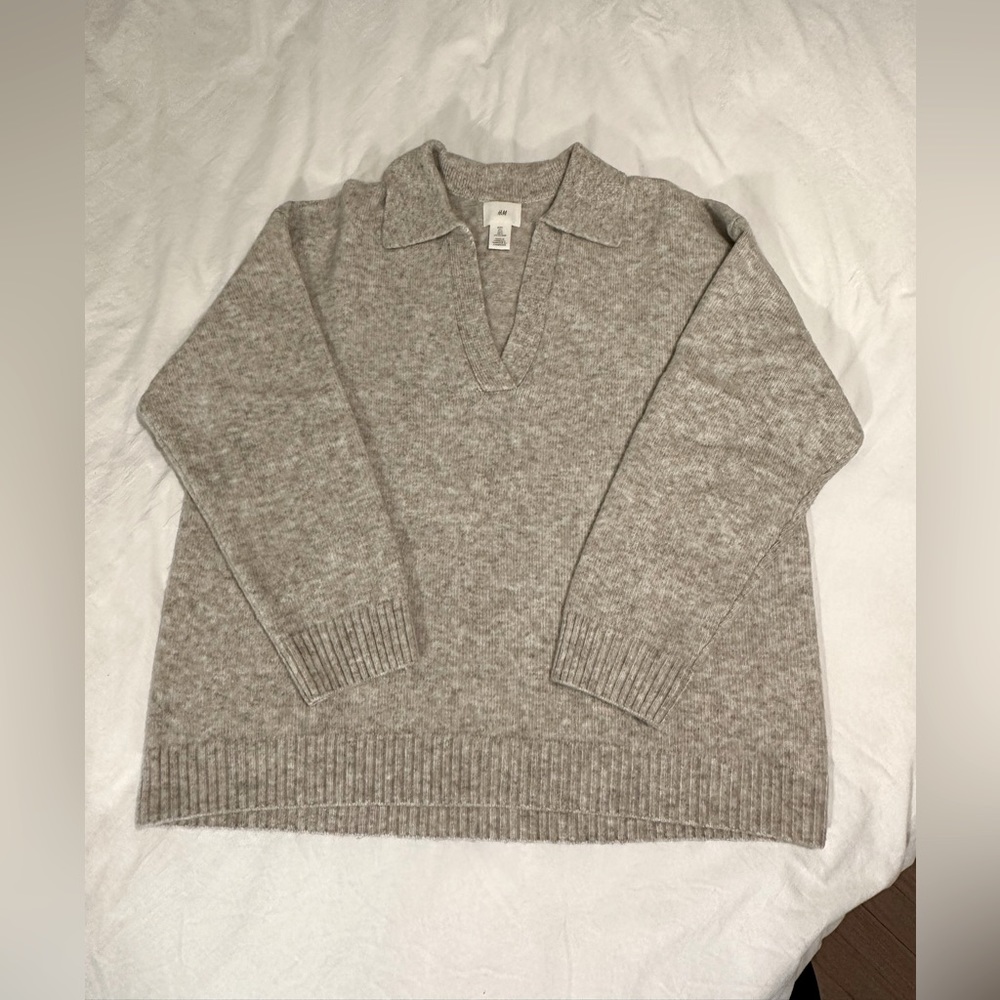 H&M Collared V-Neck Sweater - Oatmeal color, Size Large